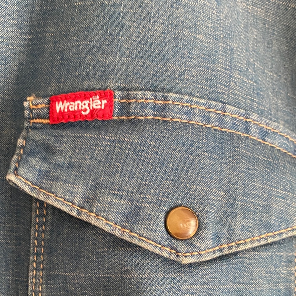 NWT Wrangler Blue Lightweight Denim Shirt Jacket - Picture 2 of 7